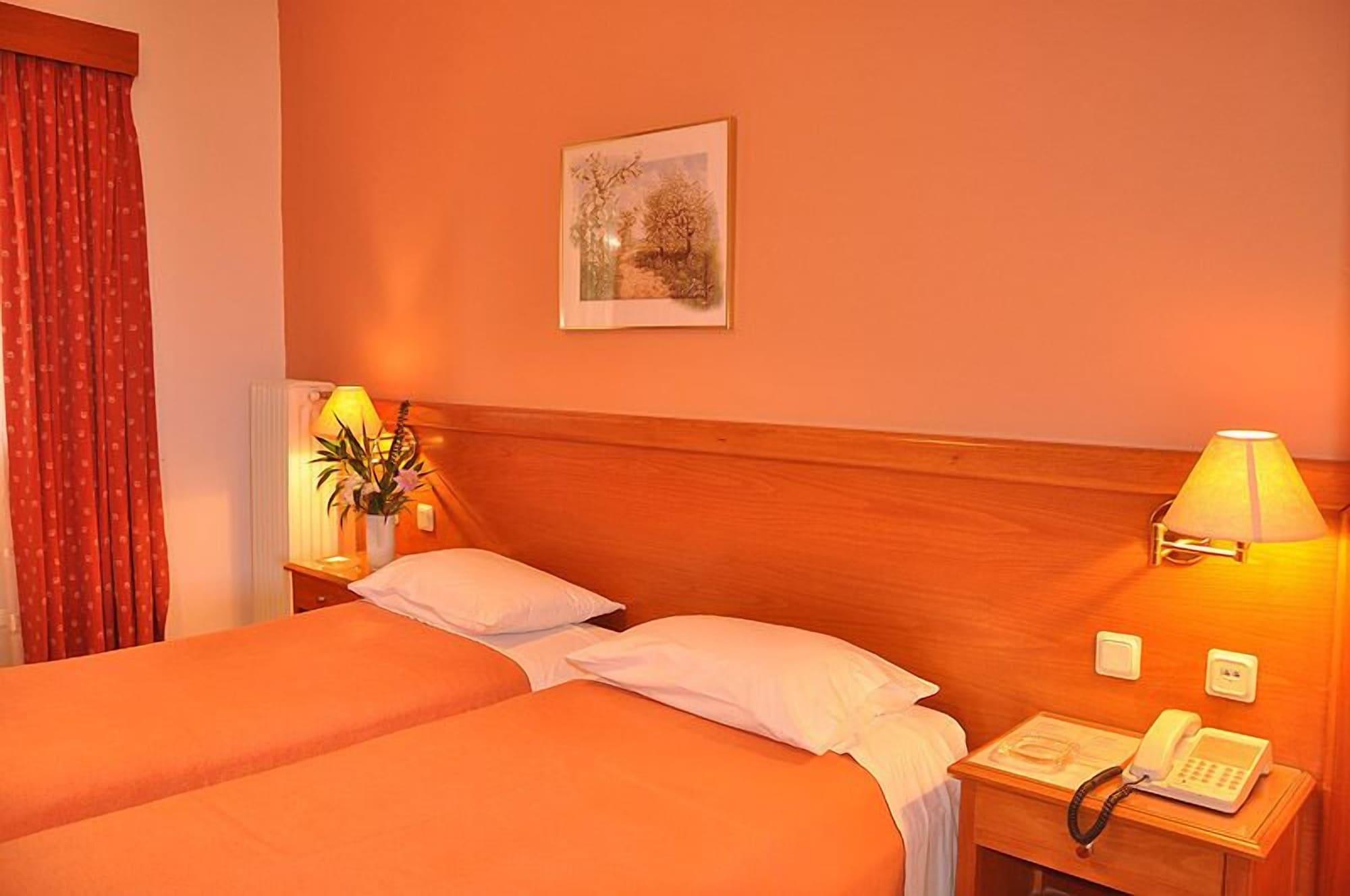 Bretagne Hotel 2*